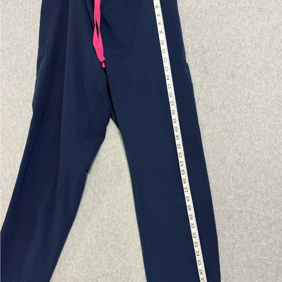 Navy and pink scrubs - Picture 3 of 10